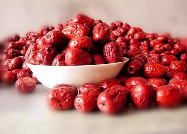 خواص درمانی و تغذیه ای میوه عناب + روش درمان یبوست با عناب